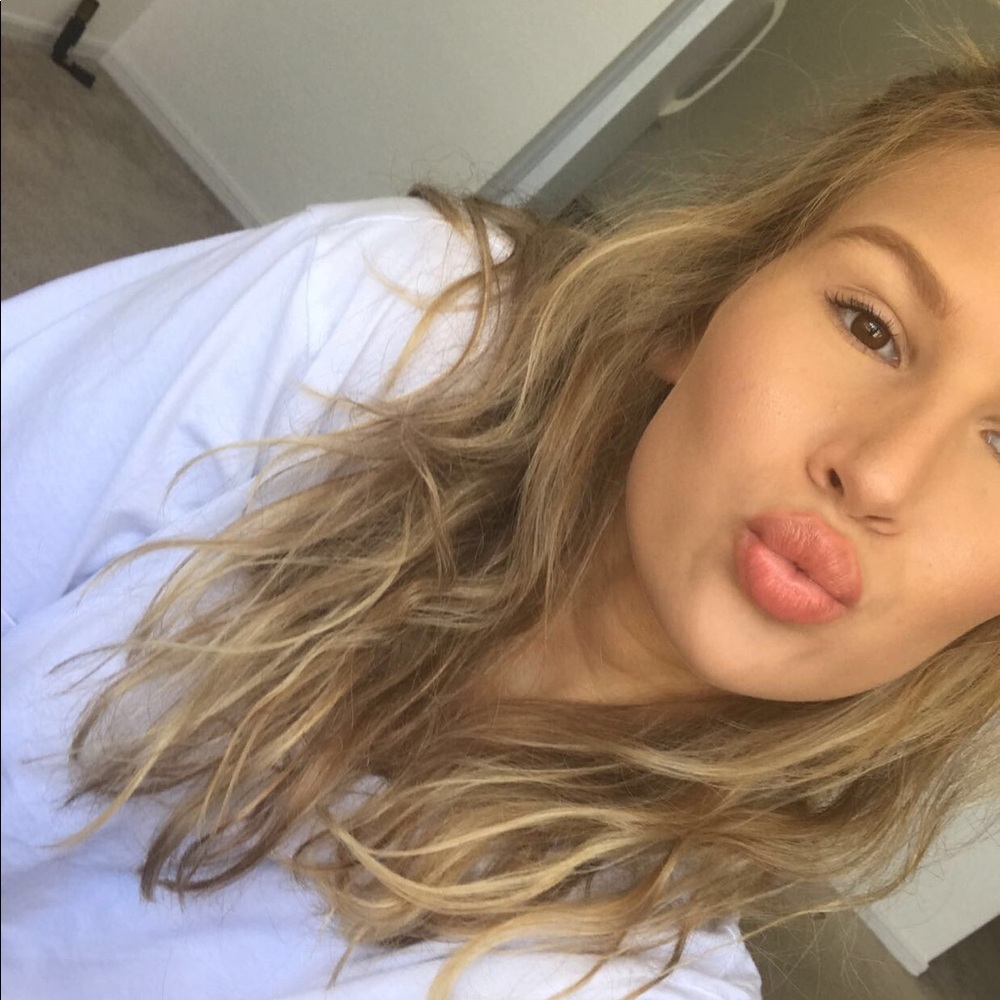 Meet your Posher, Makenzie